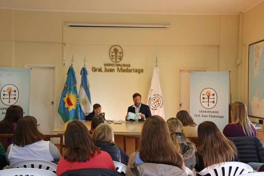 Lautaro Pereyra present en el municipio su libro 