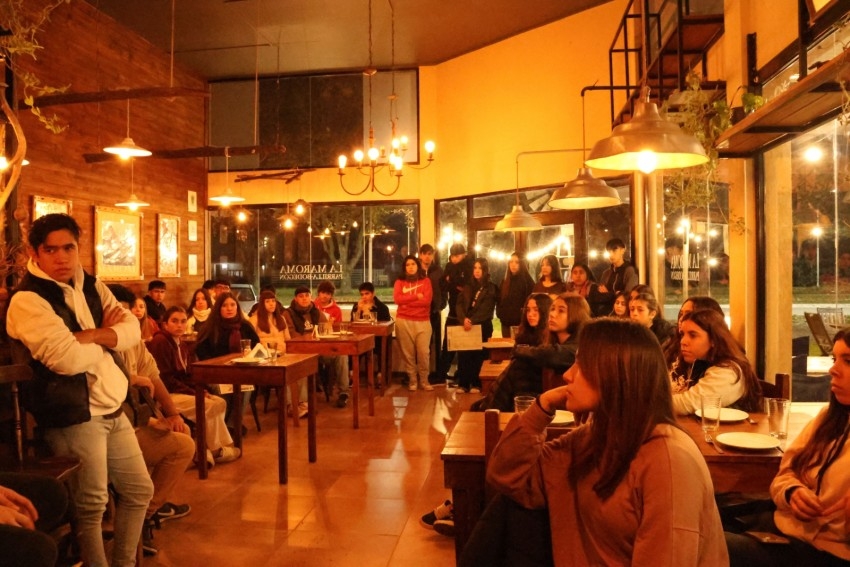 Alumnos del curso de camareros tuvieron su última clase en La Maroma