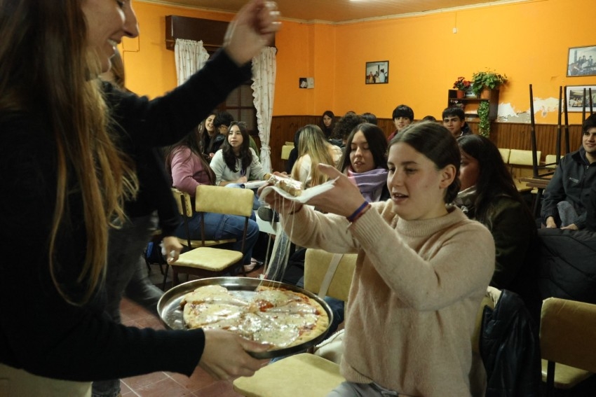 Un total de 50 jóvenes culminaron el primer Curso de Camareros del año