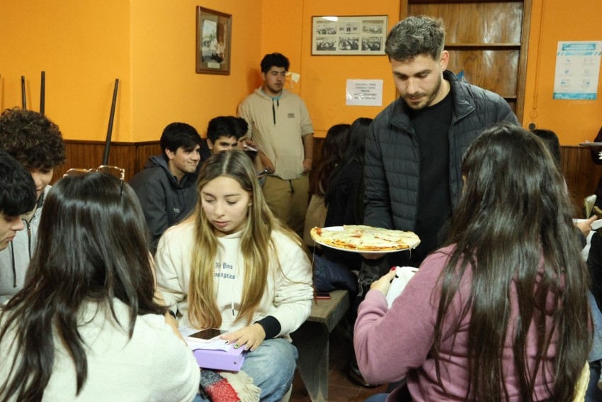 Un total de 50 jóvenes culminaron el primer Curso de Camareros del año