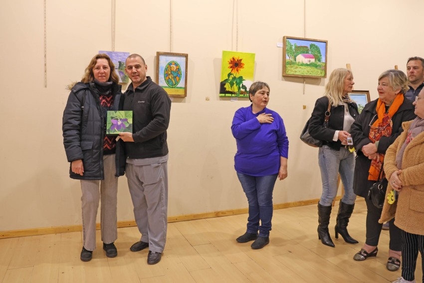 Se entregaron los cuadros de la 6� edici�n de la muestra 