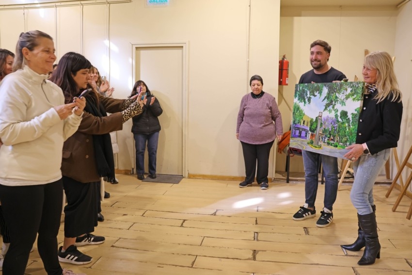 Se entregaron los cuadros de la 6� edici�n de la muestra 