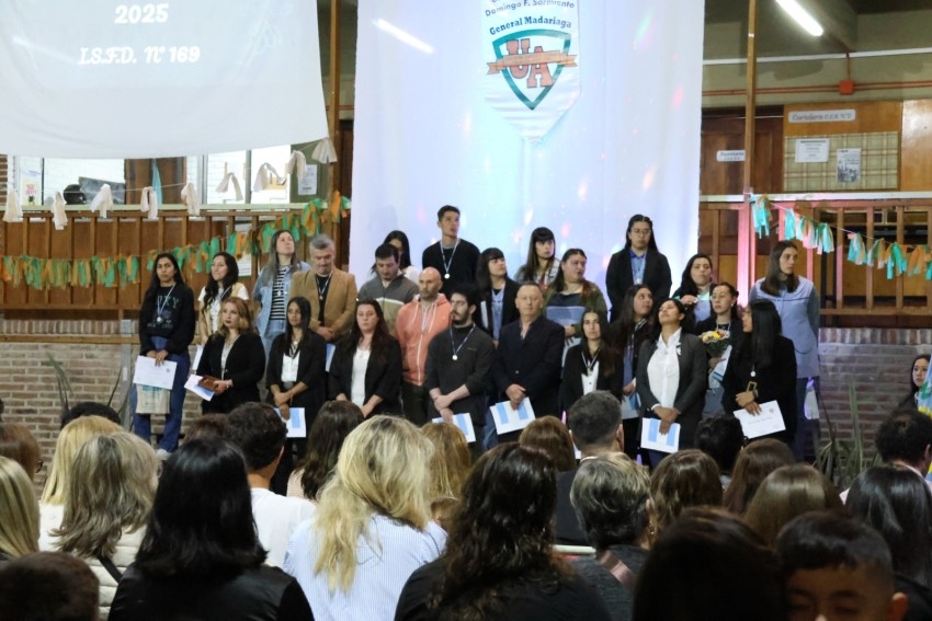 Nuevos profesionales recibieron sus diplomas