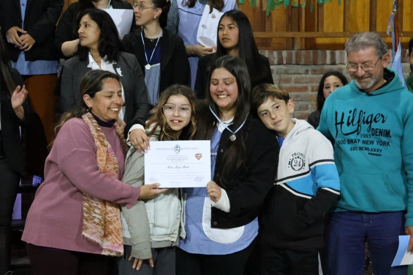 Nuevos profesionales recibieron sus diplomas