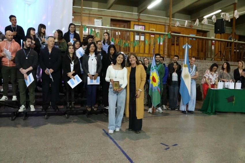 Nuevos profesionales recibieron sus diplomas