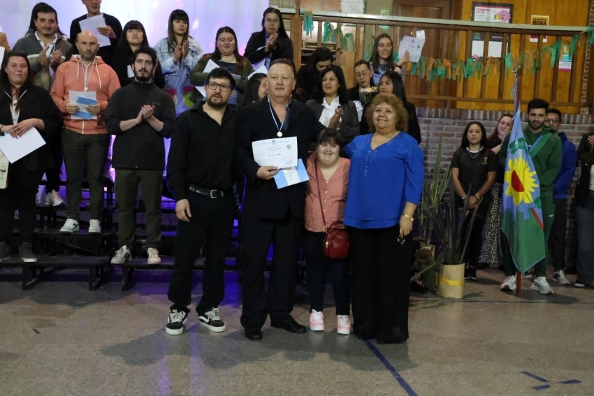 Nuevos profesionales recibieron sus diplomas