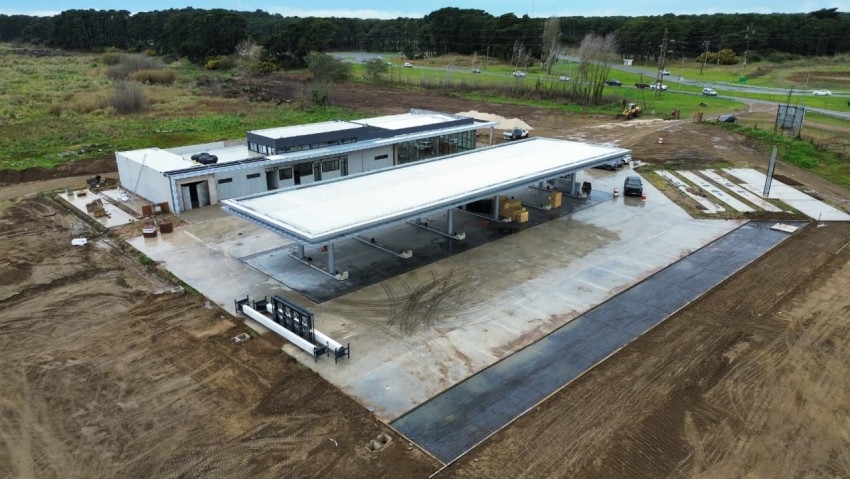 Santoro entreg en mano los 207 CV que se presentaron para YPF