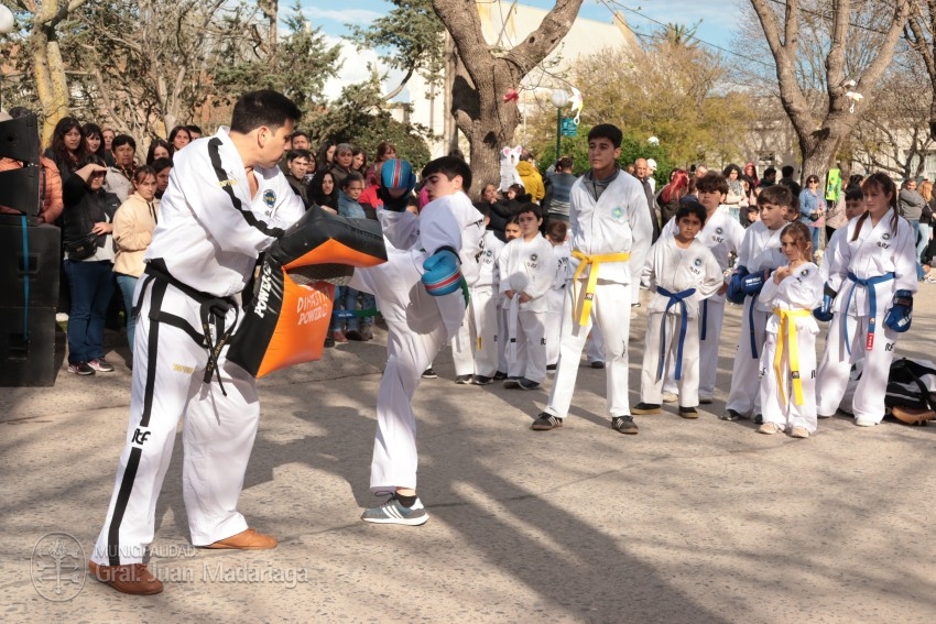 Madariaga disfrut de un colorido y multitudinario festejo por el Da 