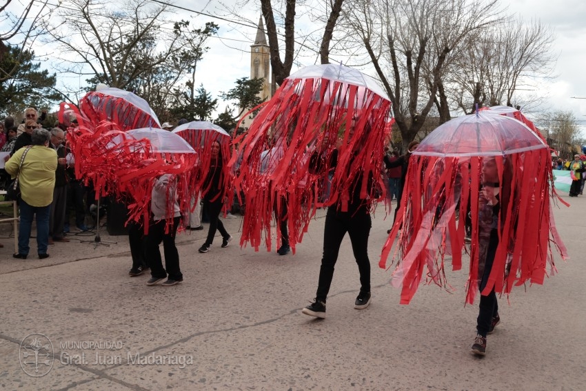 Madariaga disfrut de un colorido y multitudinario festejo por el Da 