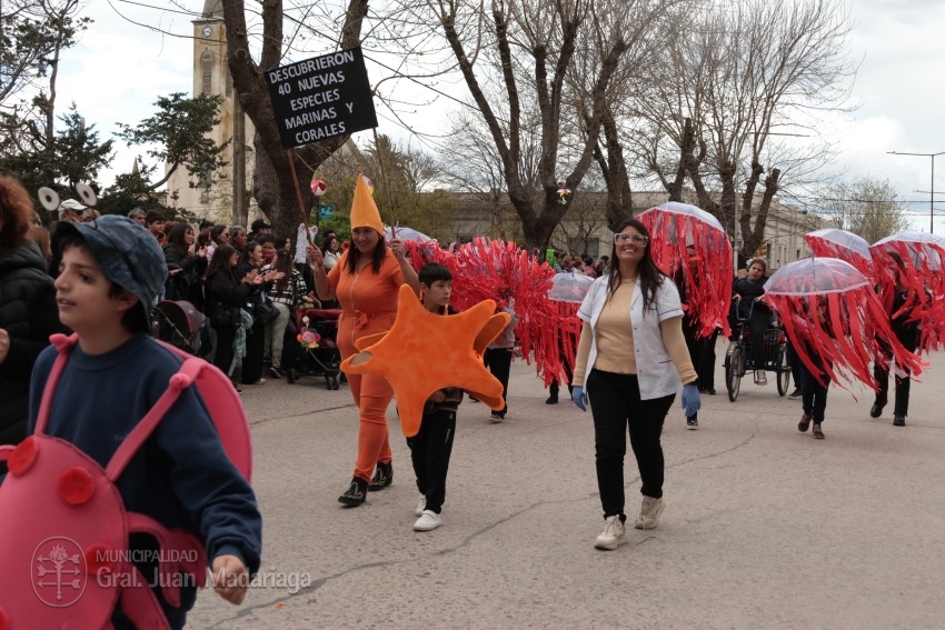 Madariaga disfrut de un colorido y multitudinario festejo por el Da 