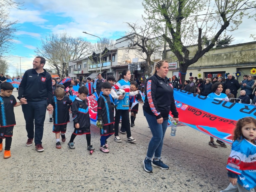 Madariaga disfrut de un colorido y multitudinario festejo por el Da 