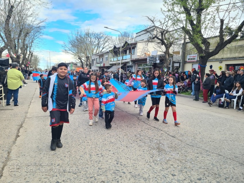 Madariaga disfrut de un colorido y multitudinario festejo por el Da 