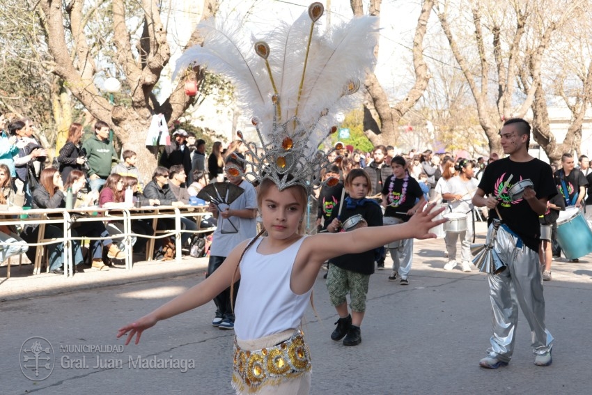 Madariaga disfrut de un colorido y multitudinario festejo por el Da 