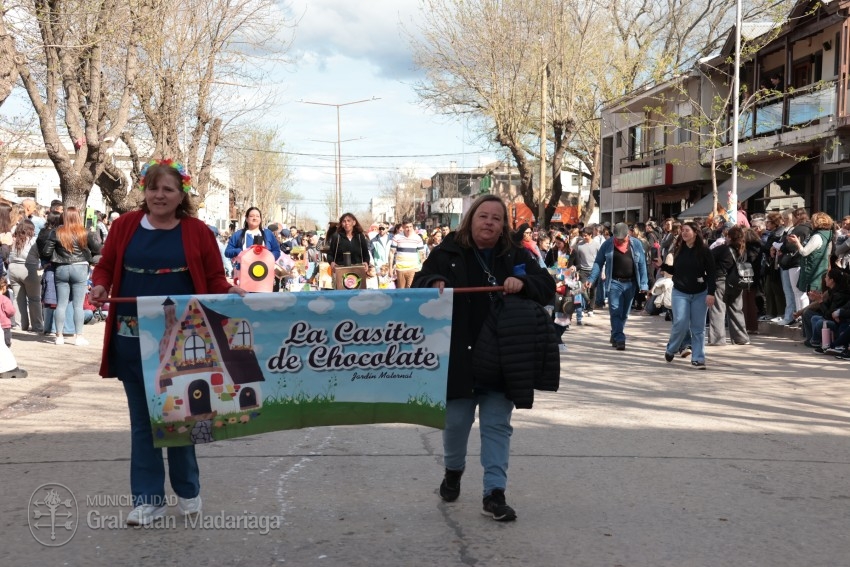 Madariaga disfrut de un colorido y multitudinario festejo por el Da 