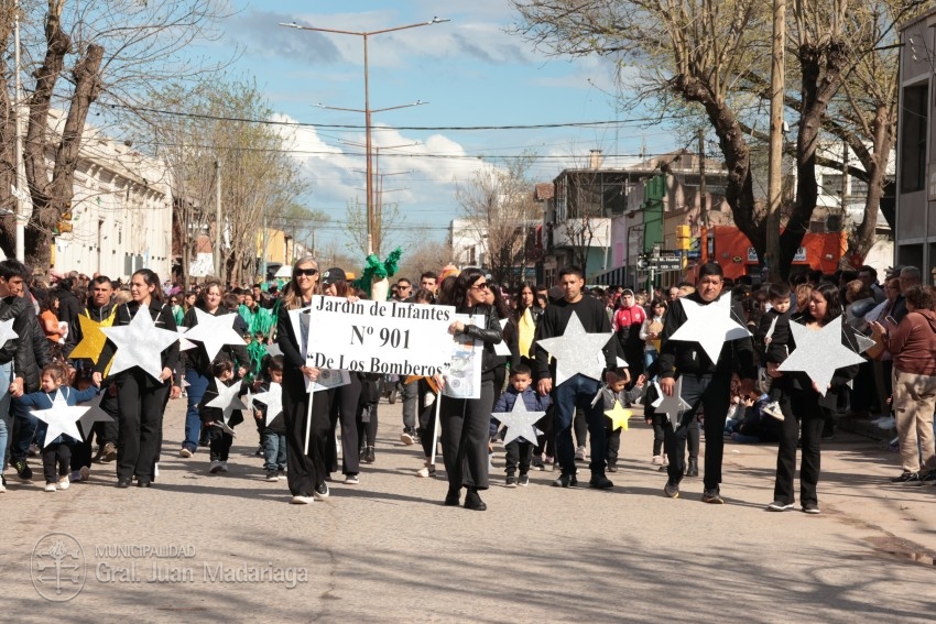 Madariaga disfrut de un colorido y multitudinario festejo por el Da 