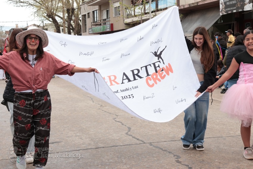 Madariaga disfrut de un colorido y multitudinario festejo por el Da 