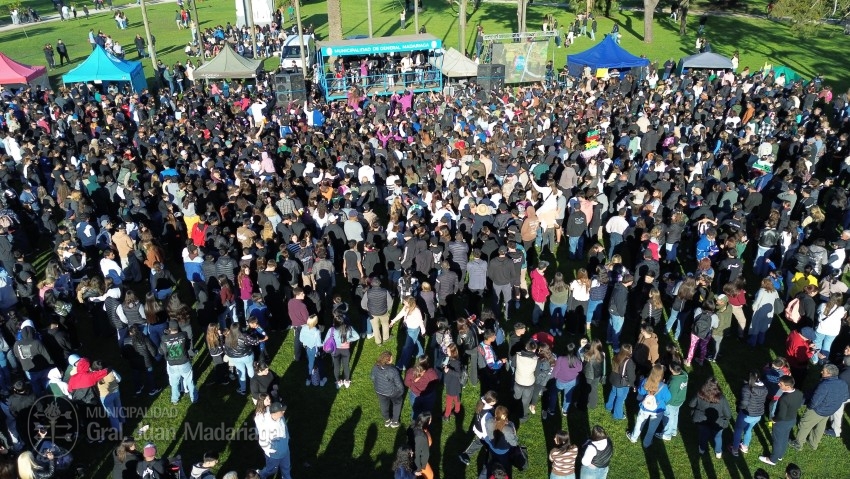 Madariaga disfrut de un colorido y multitudinario festejo por el Da 