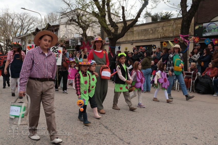 Madariaga disfrut de un colorido y multitudinario festejo por el Da 