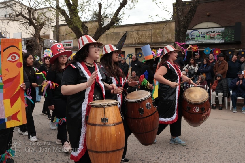 Madariaga disfrut de un colorido y multitudinario festejo por el Da 