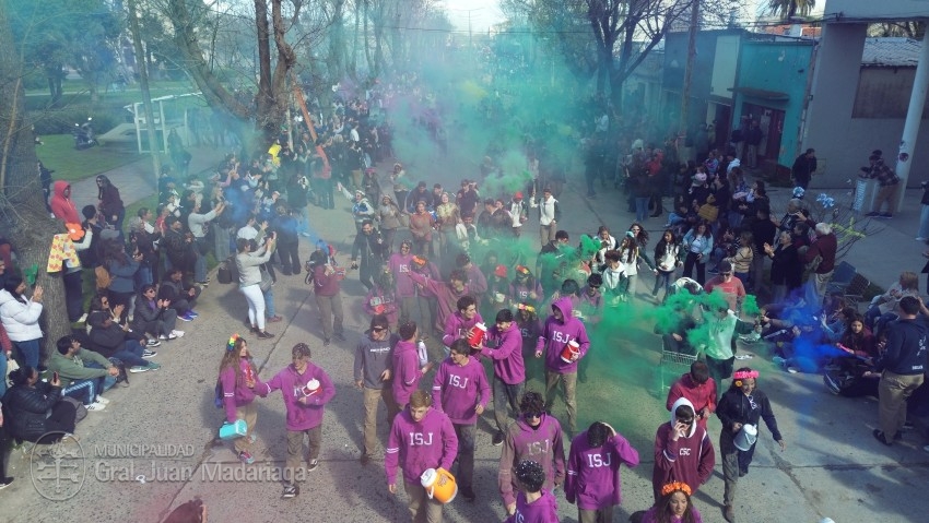 Madariaga disfrut de un colorido y multitudinario festejo por el Da 