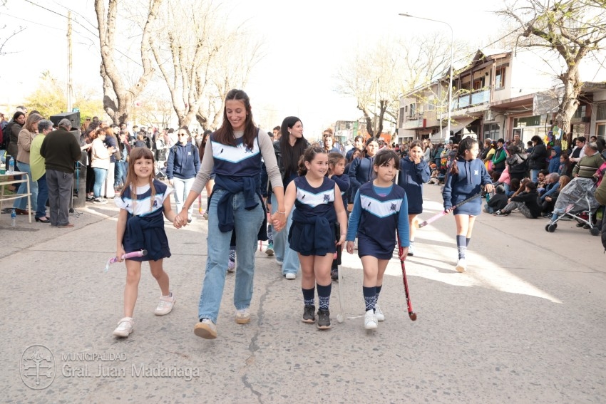 Madariaga disfrut de un colorido y multitudinario festejo por el Da 