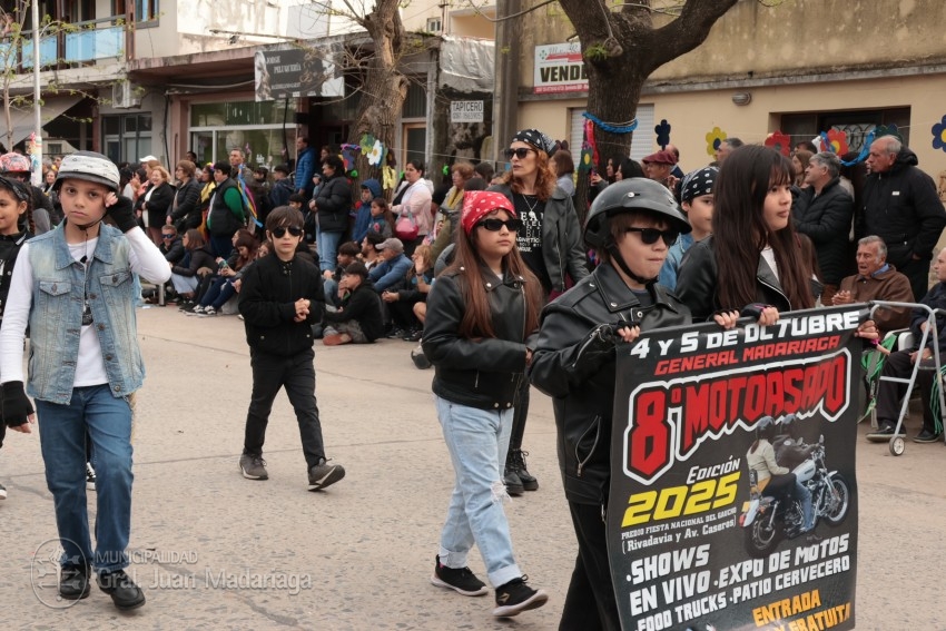 Madariaga disfrut de un colorido y multitudinario festejo por el Da 