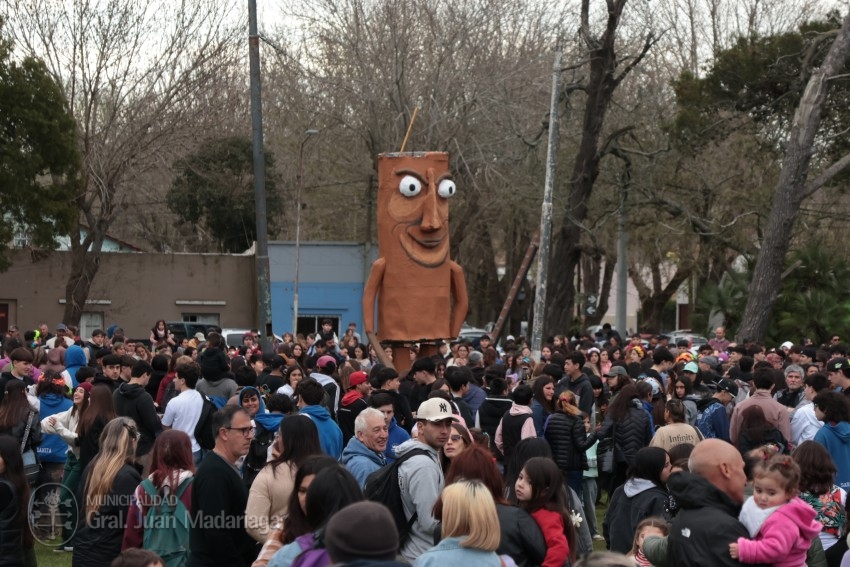 Madariaga disfrut de un colorido y multitudinario festejo por el Da 