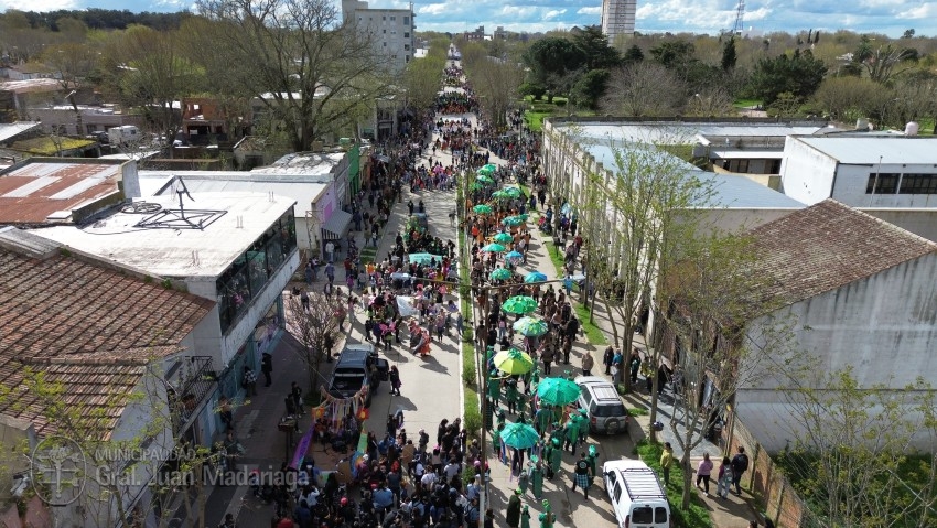 Madariaga disfrut de un colorido y multitudinario festejo por el Da 