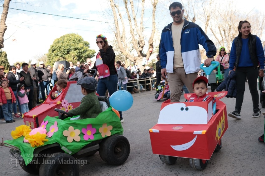 Madariaga disfrut de un colorido y multitudinario festejo por el Da 