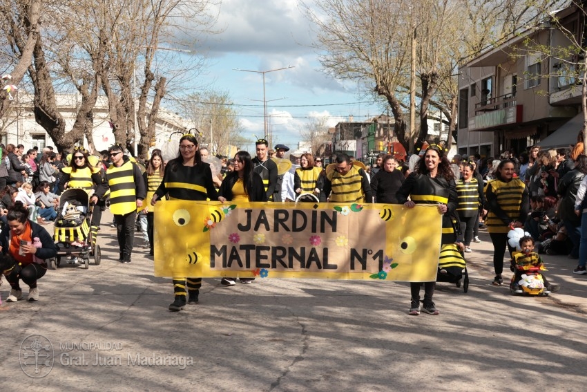 Madariaga disfrut de un colorido y multitudinario festejo por el Da 