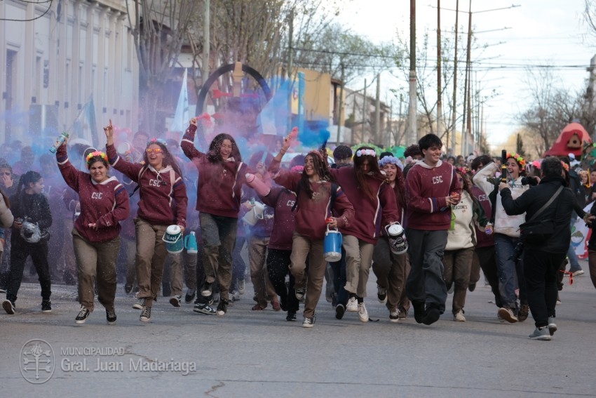 Madariaga disfrut de un colorido y multitudinario festejo por el Da 