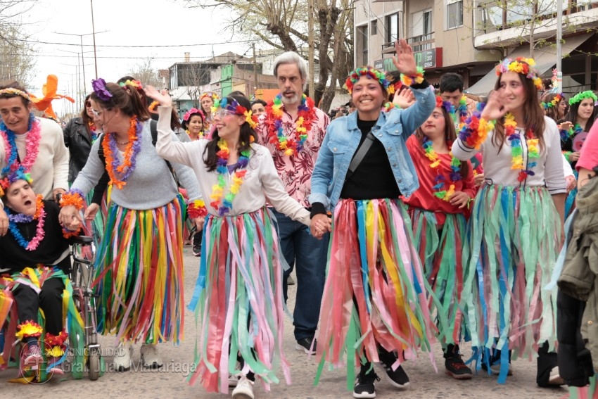 Madariaga disfrut de un colorido y multitudinario festejo por el Da 