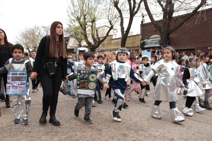 Madariaga disfrut de un colorido y multitudinario festejo por el Da 
