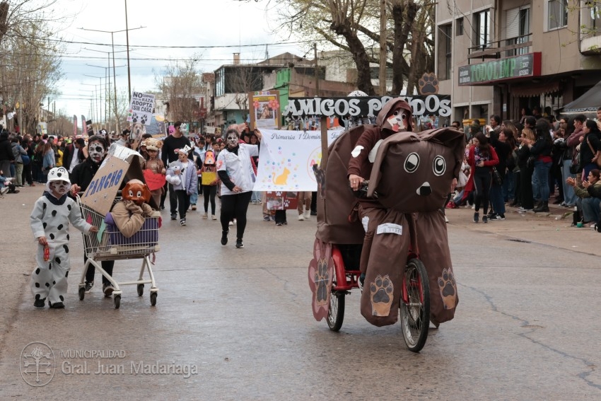 Madariaga disfrut de un colorido y multitudinario festejo por el Da 