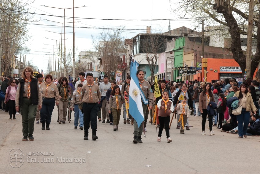 Madariaga disfrut de un colorido y multitudinario festejo por el Da 