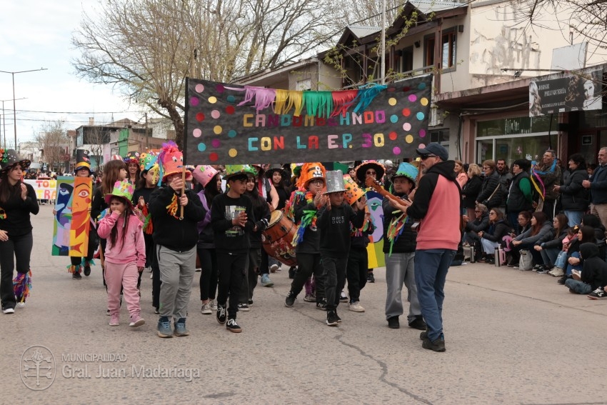 Madariaga disfrut de un colorido y multitudinario festejo por el Da 