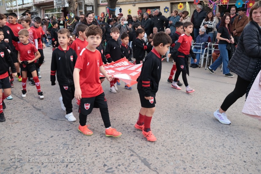 Madariaga disfrut de un colorido y multitudinario festejo por el Da 