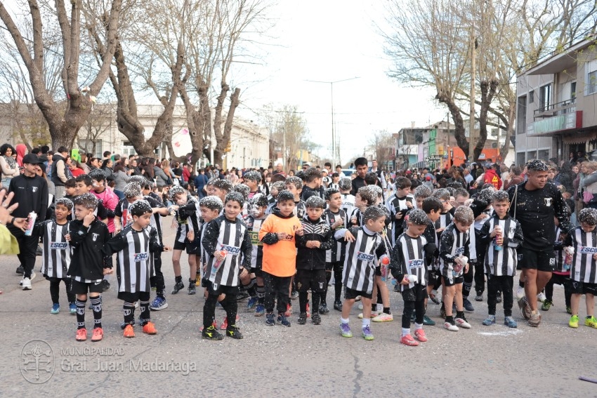 Madariaga disfrut de un colorido y multitudinario festejo por el Da 