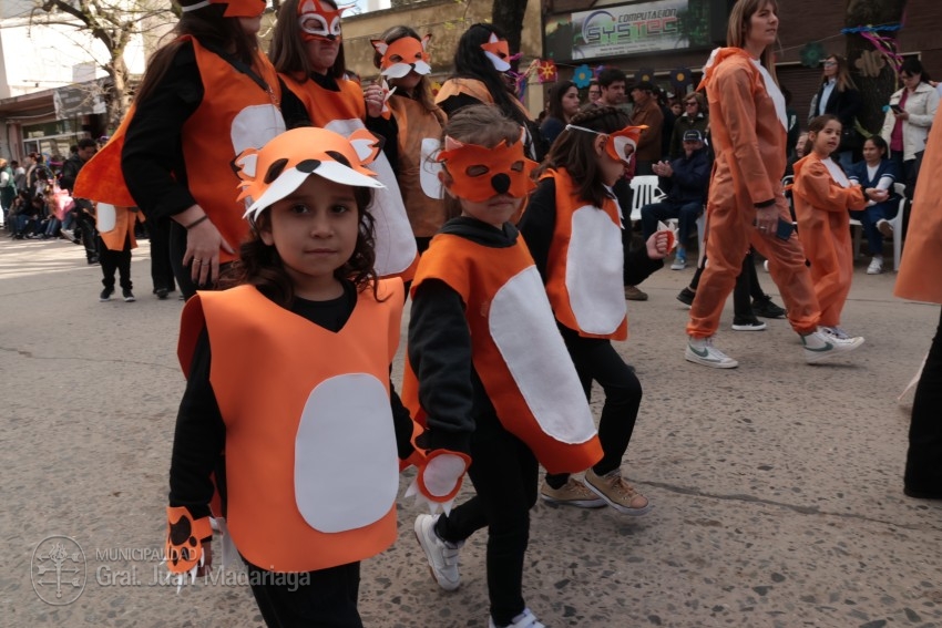 Madariaga disfrut de un colorido y multitudinario festejo por el Da 