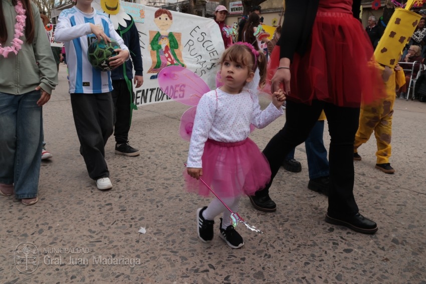 Madariaga disfrut de un colorido y multitudinario festejo por el Da 