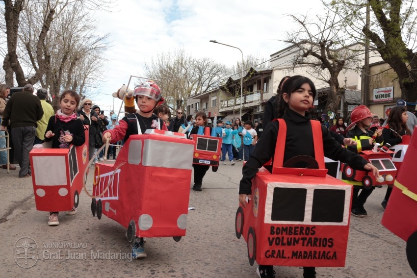 Madariaga disfrut de un colorido y multitudinario festejo por el Da 