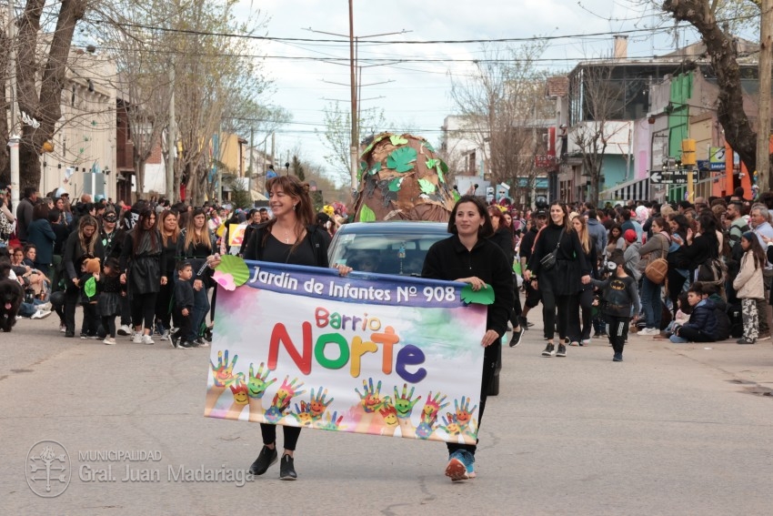 Madariaga disfrut de un colorido y multitudinario festejo por el Da 