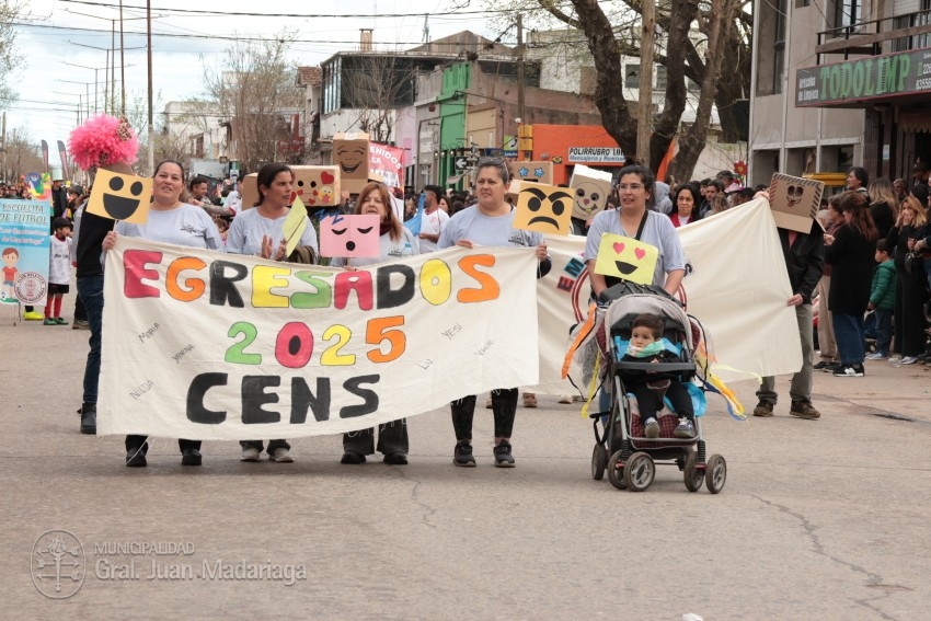 Madariaga disfrut de un colorido y multitudinario festejo por el Da 