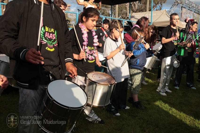 Madariaga disfrut de un colorido y multitudinario festejo por el Da 