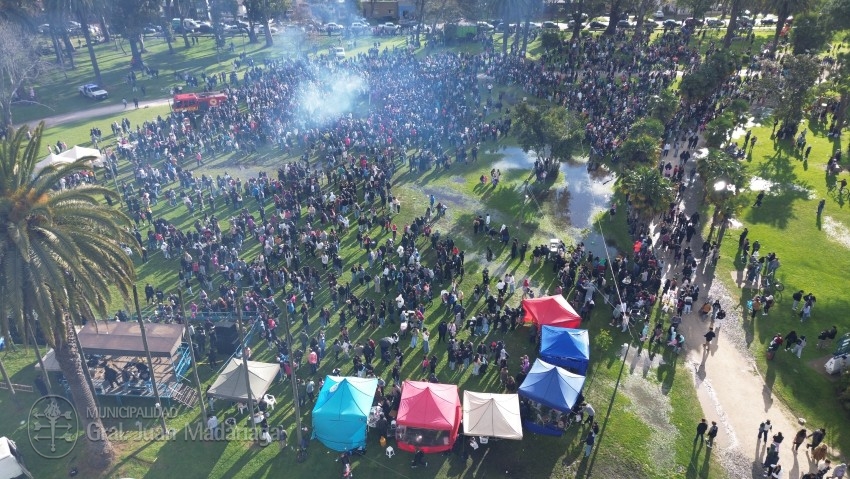 Madariaga disfrut de un colorido y multitudinario festejo por el Da 