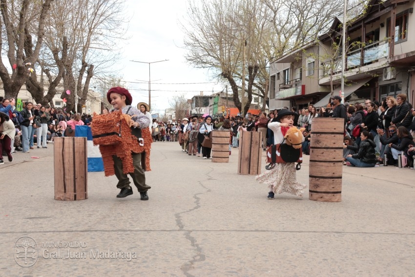 Madariaga disfrut de un colorido y multitudinario festejo por el Da 