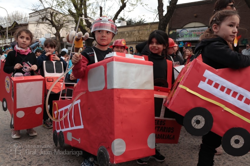 Madariaga disfrut de un colorido y multitudinario festejo por el Da 