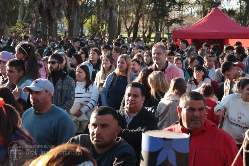 Madariaga disfrut de un colorido y multitudinario festejo por el Da 