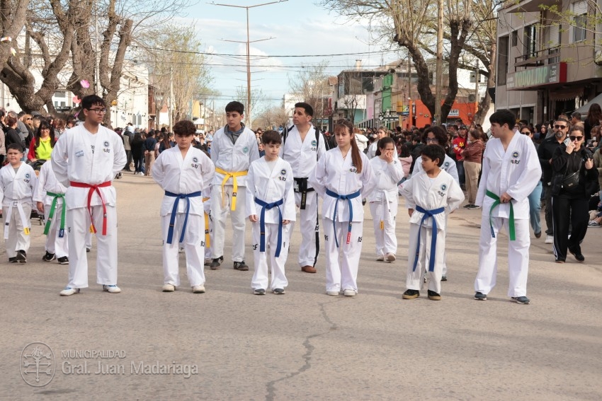 Madariaga disfrut de un colorido y multitudinario festejo por el Da 