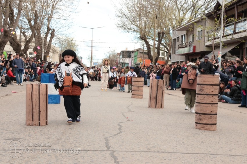 Madariaga disfrut de un colorido y multitudinario festejo por el Da 